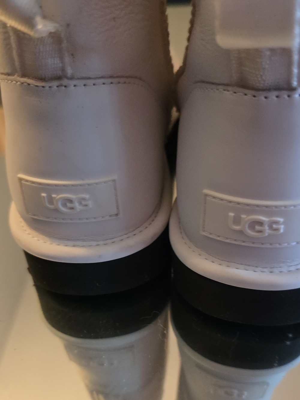 Ugg BRAND NEW WHITE NUEMALS SZ 9 - Picture 2 of 8
